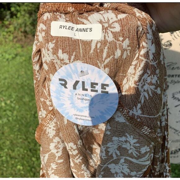 NWT Rylee Anns Dark brown and white V-neck floral mini dress - Picture 10 of 12